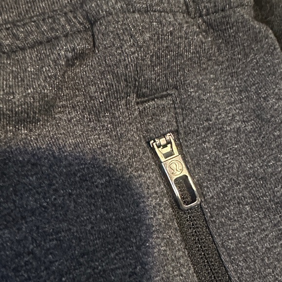 Men’s lululemon xl Pants with Zipper Pockets - Picture 2 of 6